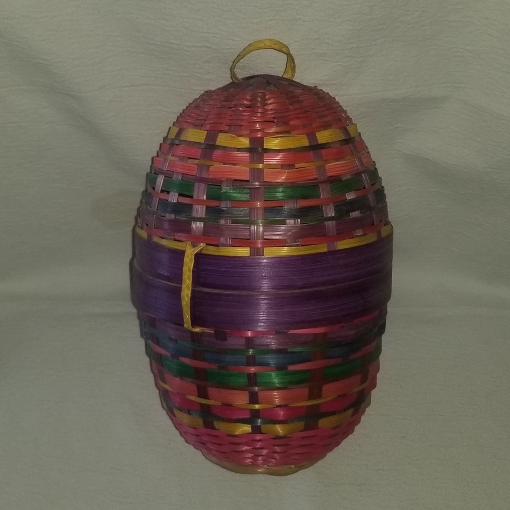 VGUC vtg egg shaped wicker basket - Picture 3 of 15